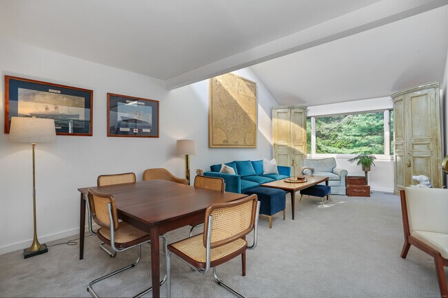 Building Photo - 61 Whitney Glen Dr