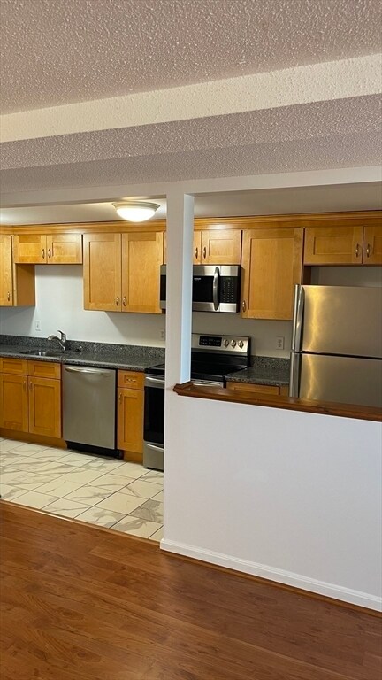 Building Photo - 200 Market St