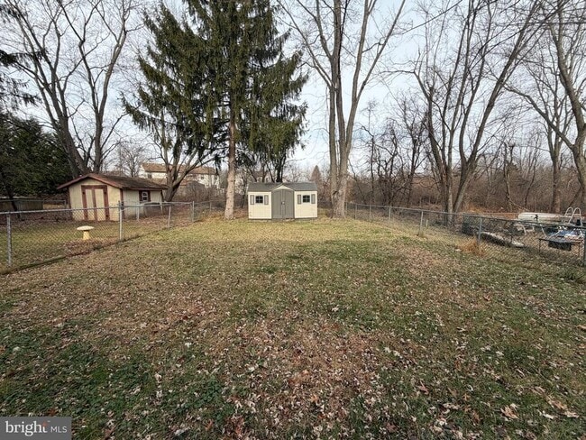 Building Photo - 120 Redwood Dr