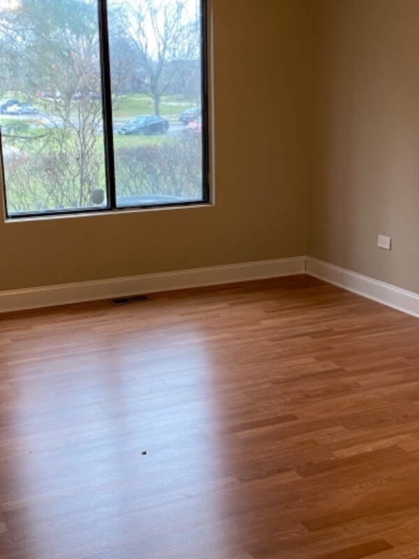 Building Photo - 371 Sandhurst Cir