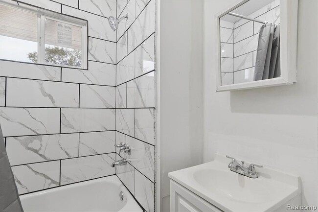 Building Photo - 5421 Toledo St