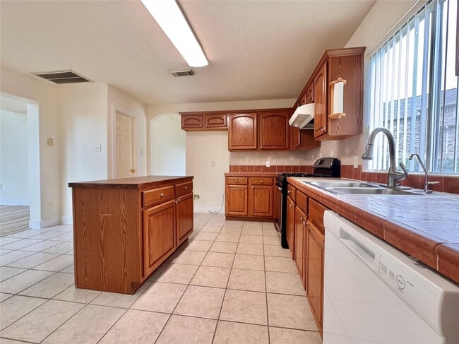 Building Photo - 8530 Regalbrook Dr