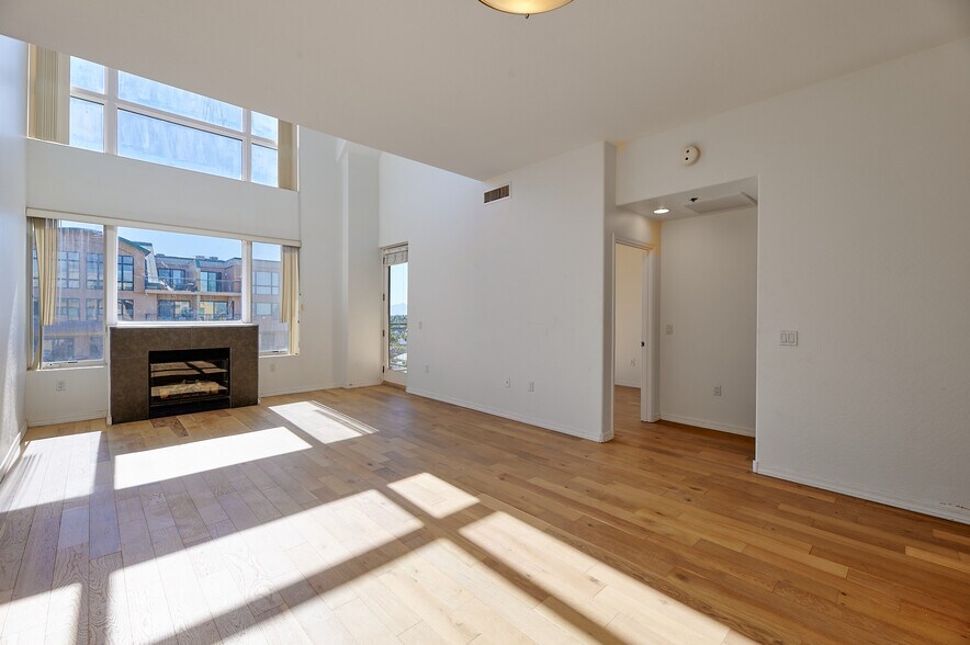 Building Photo - 17 W Vernon Ave