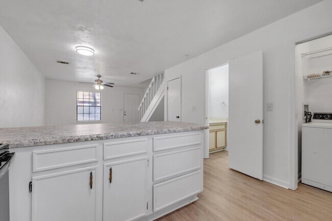 Building Photo - 2313 Hartsfield Way