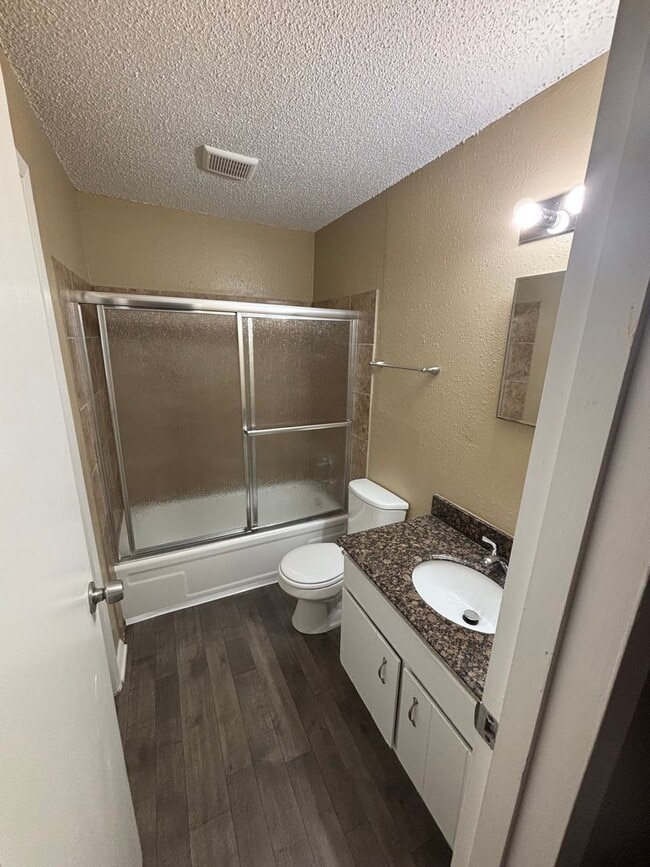Building Photo - 2 Bedroom 2 bath  AQpartment