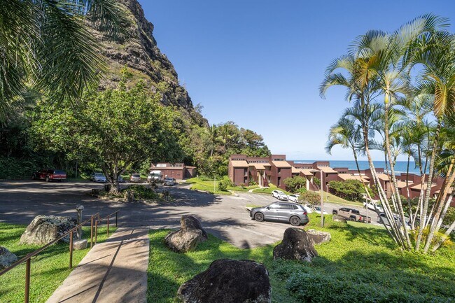Building Photo - Epic Ocean-View 1bd at Makaua Village — Fully Renovated, Furnished, 2 Parking