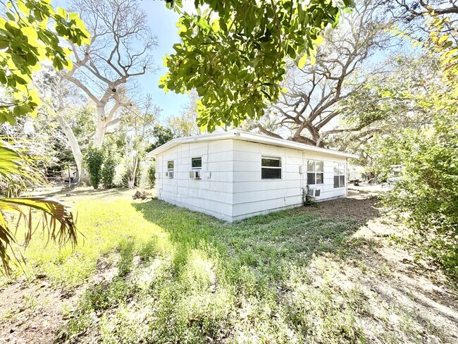 Building Photo - 7111 Onyx Dr N