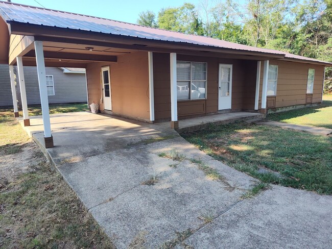Primary Photo - Charming 3BR 2BTH House in Sheridan