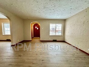 Building Photo - 533 Freeport Rd