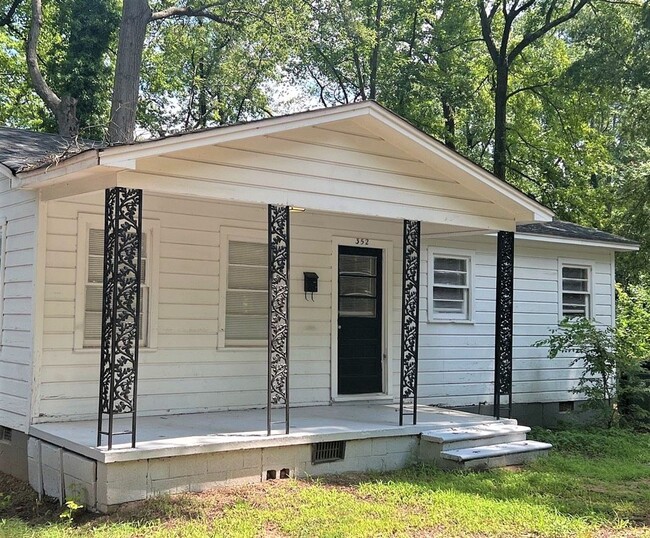 Primary Photo - Renovated 3 Bedroom Home in Downtown Rock ...