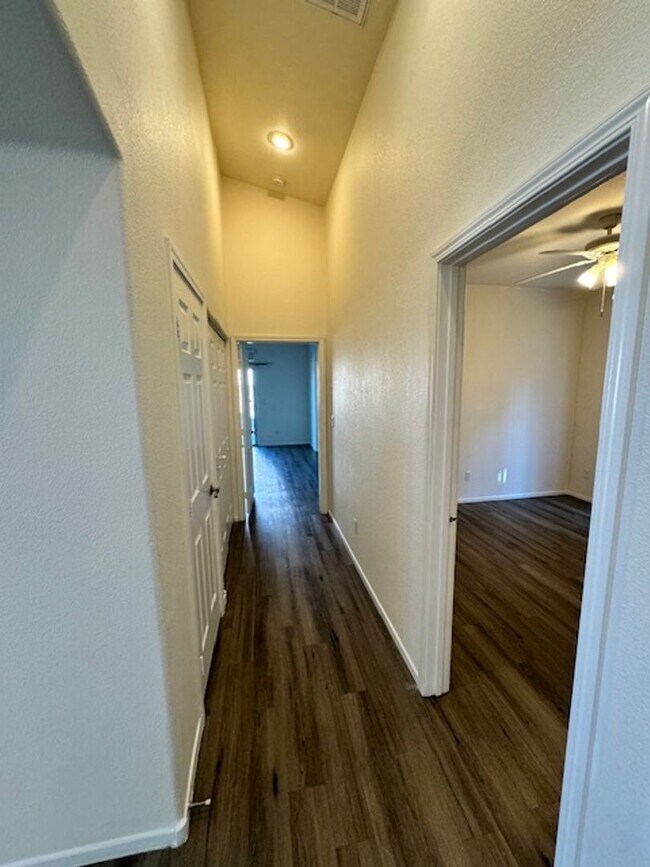 Building Photo - Awesome 3 Bedroom, 2 Bathroom 1 story home...
