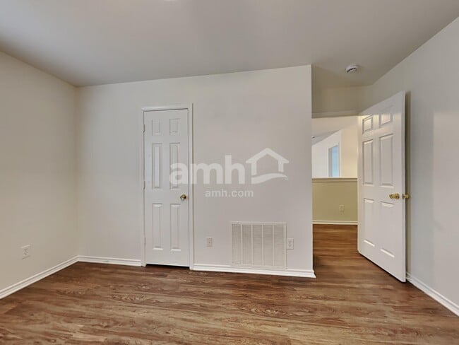 Building Photo - 2436 Sierra Dr