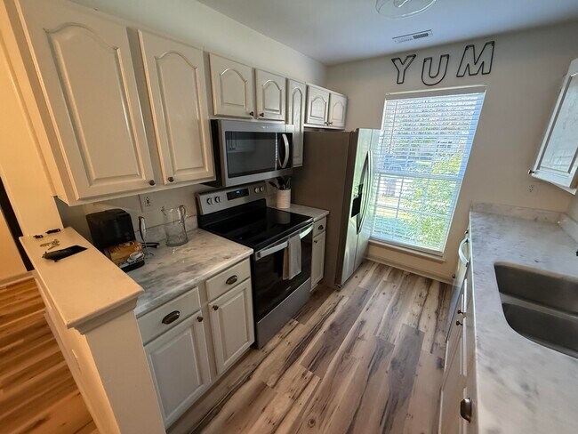 Building Photo - 335 Houston Creek Dr