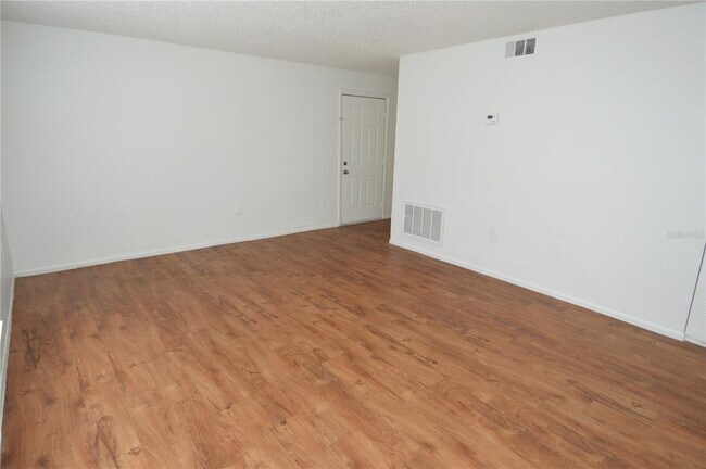 Building Photo - 8425 Cerro Cir