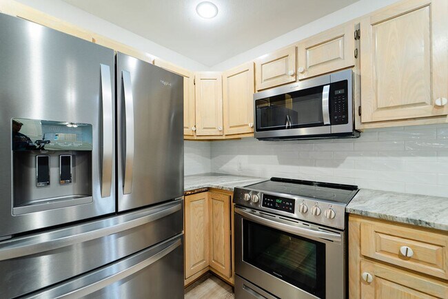 Building Photo - Charming, 3 Bedroom, 2 Bath. With wonderful outdoor living space