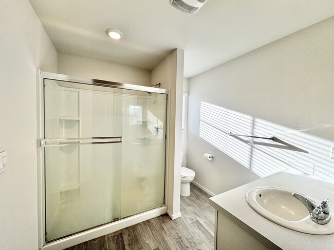 Building Photo - 914 N 18th Ave