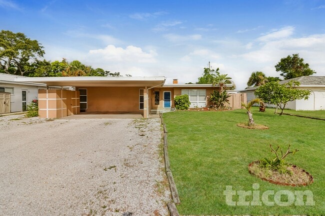 Building Photo - 1820 Lombardy Dr
