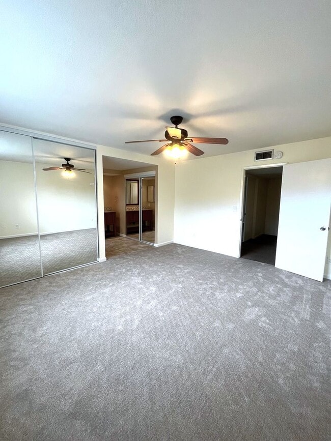 Building Photo - Great townhome in Del Cerro!