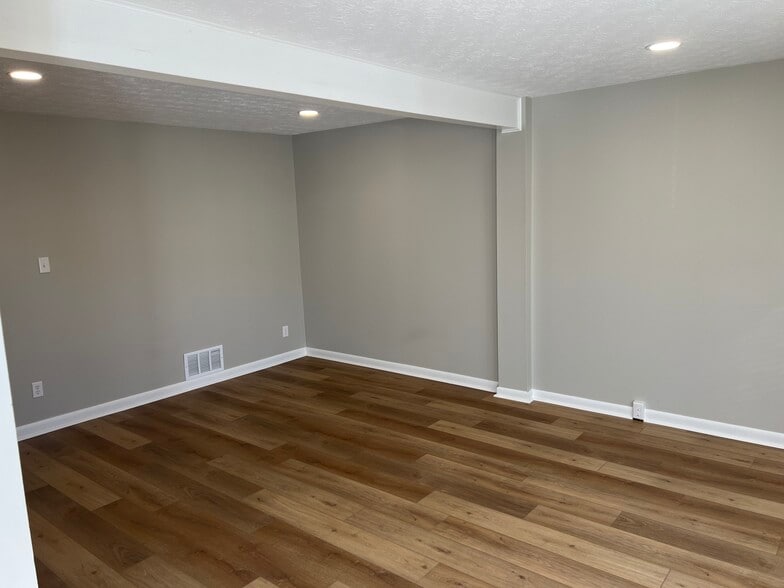 Building Photo - 2002 Lynn Gay Cir