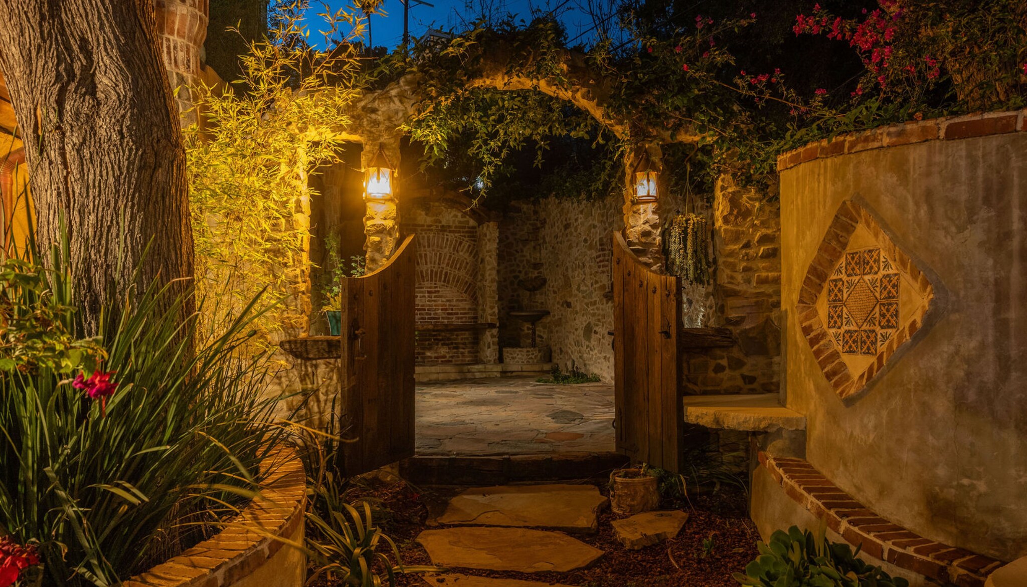 Building Photo - 8978 Wonderland Ave