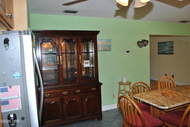 Building Photo - 5590 Lancewood Cir S