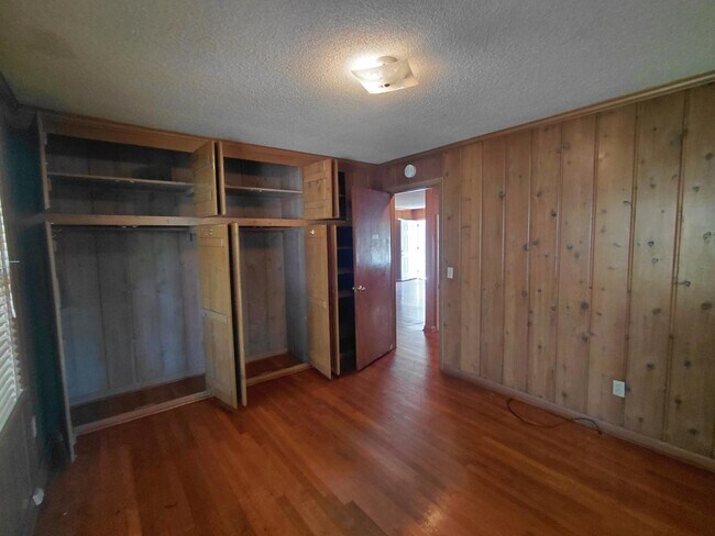 Building Photo - 1507 Brennen Rd