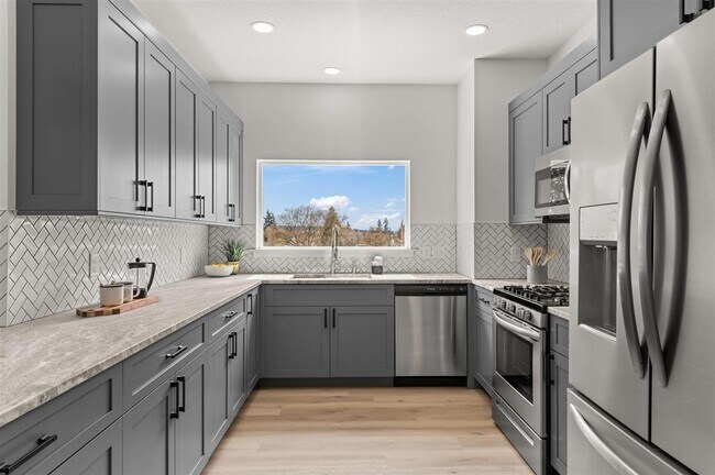 Building Photo - Brand New 2 Bed, 2 Bath Townhouse w/ a View!