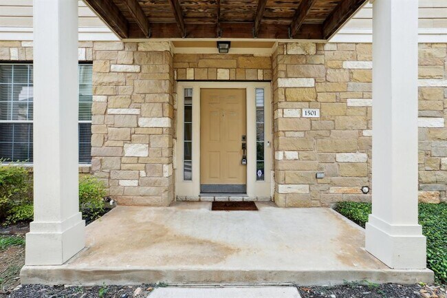 Building Photo - 16100 S Great Oaks Dr