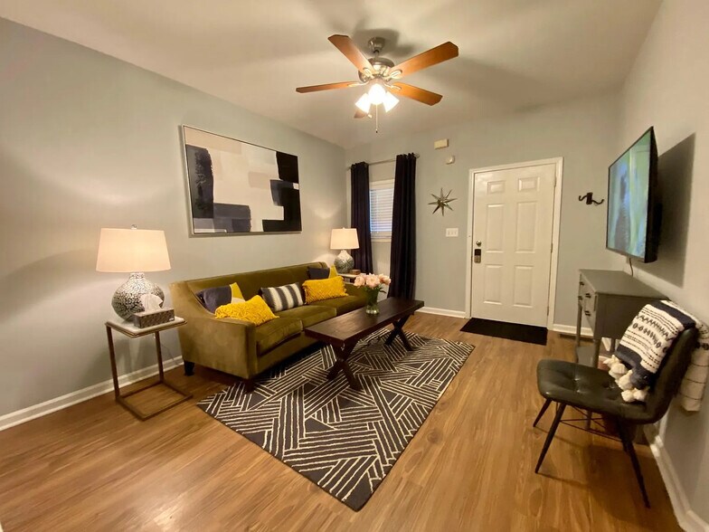 Building Photo - Room in Duplex on Jones Ave NW