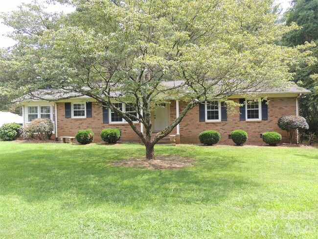 Building Photo - 131 Holbrook St