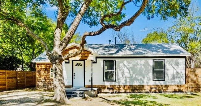 Primary Photo - 214 W Davilla St