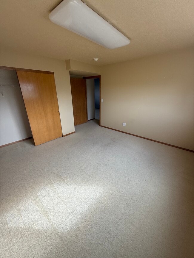 Building Photo - 6020 Bennett Ct S