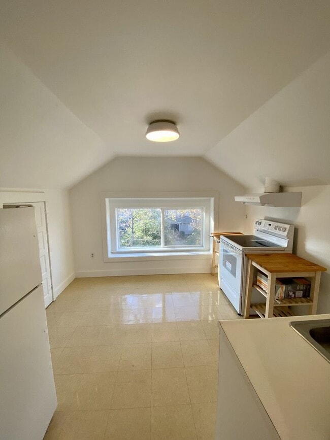 Building Photo - 5728 N Williams Ave