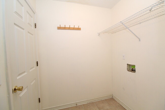 Building Photo - Updated 3-Bed, 2-Bath Home in Charter Oaks...