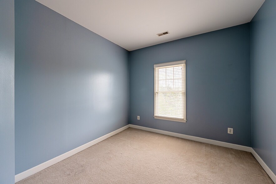 Building Photo - 43148 Katama Sq
