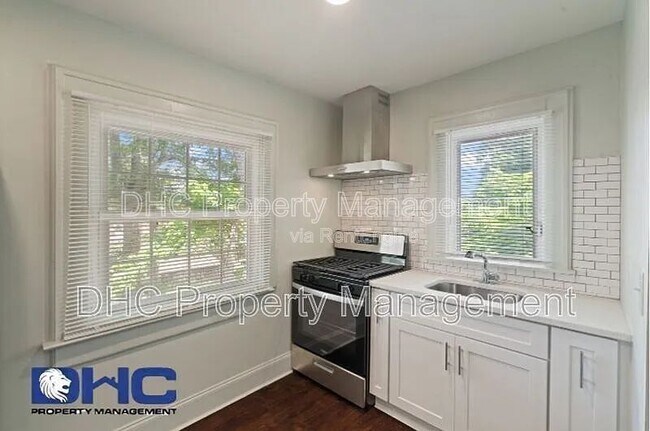 Building Photo - 3556 E Main St