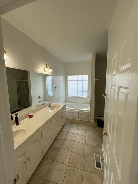 Building Photo - 297 High Chaparral Dr