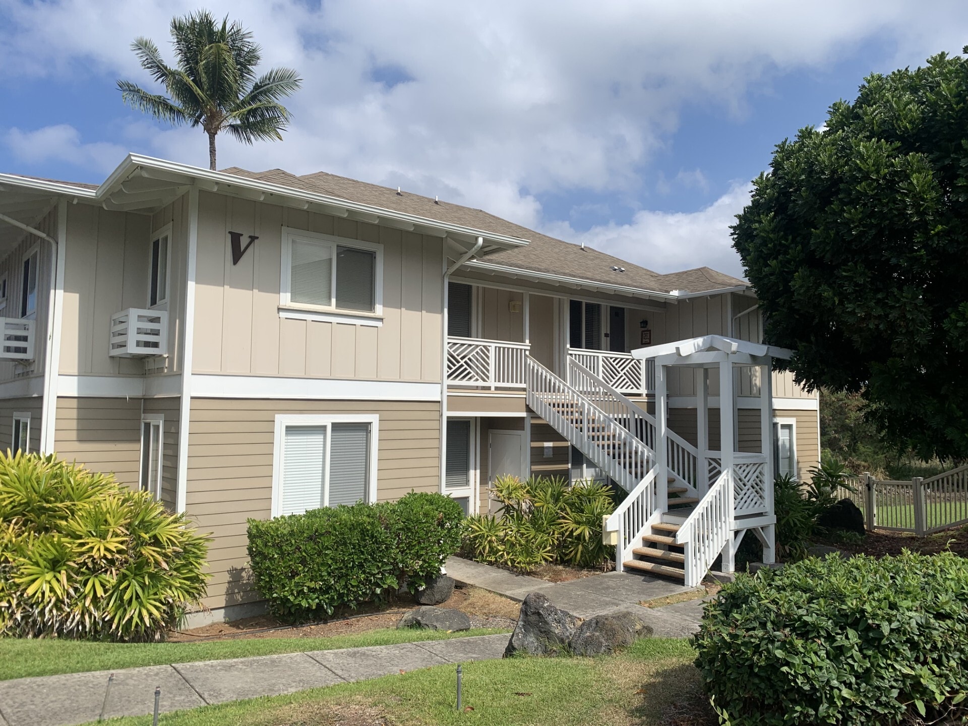 Building Photo - 75-6009 Alii Dr