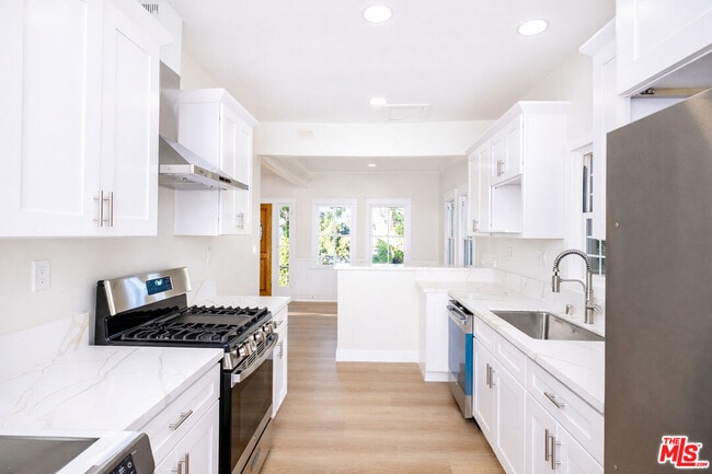 Building Photo - 1205 Oak Hill Ave