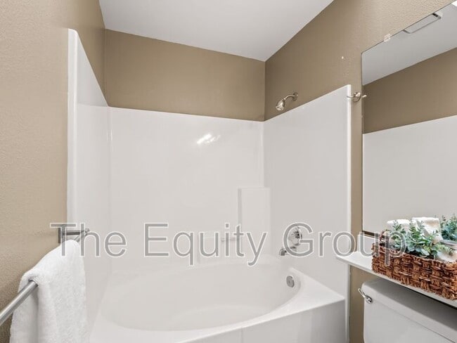 Building Photo - 1730 E Babcock Ave