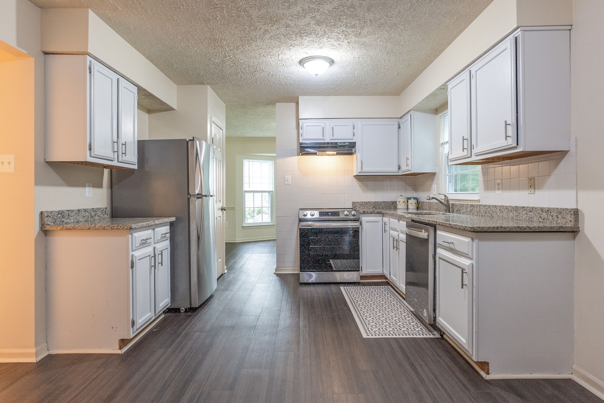 kitchen - 117 Bookham Ln