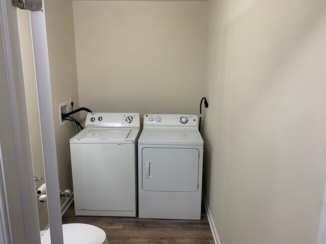 Building Photo - 3 Bedroom 1.5 Bathroom's