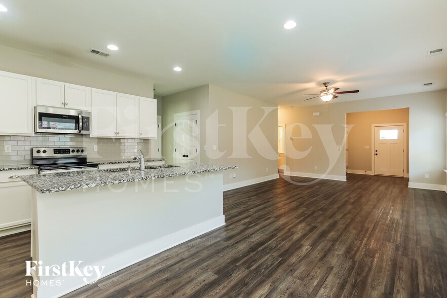 Building Photo - 1384 Woodridge Pl