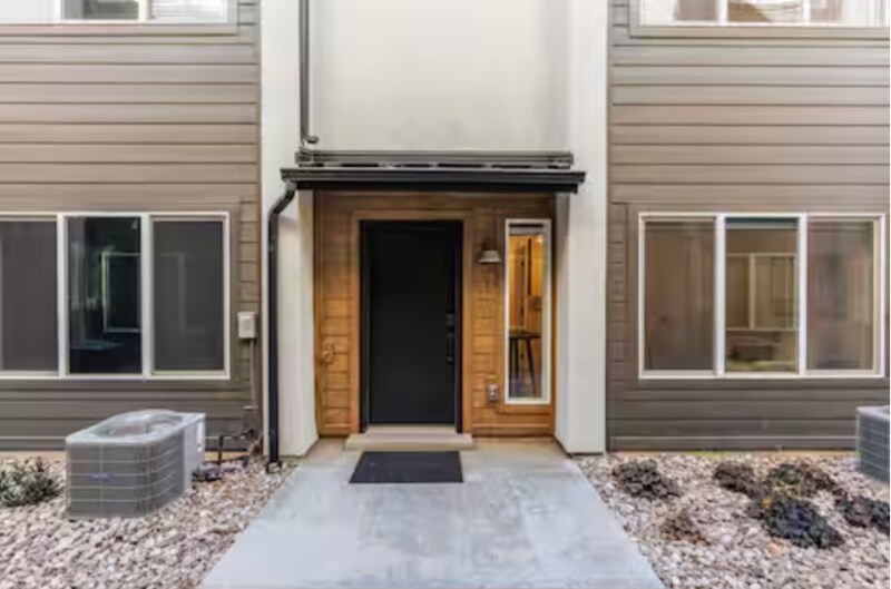 Building Photo - 765 N 400 W