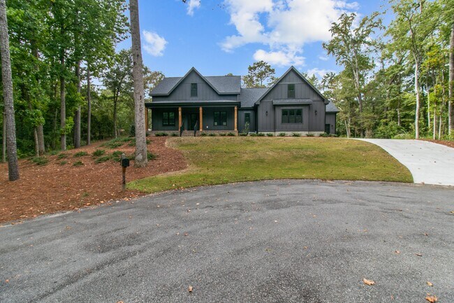 Building Photo - 14 Wisteria Way