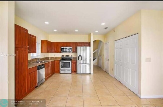 Building Photo - 3069 NW 30th Pl