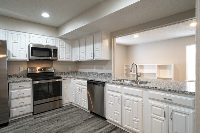 Building Photo - 1121 Via Del Rey