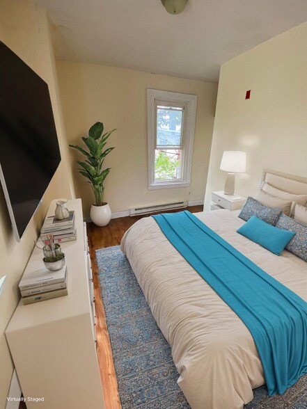 Building Photo - 5900 Pine St