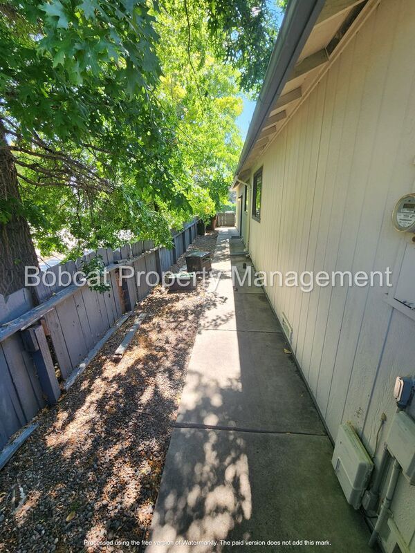 Building Photo - 1740 Cedarwood Dr