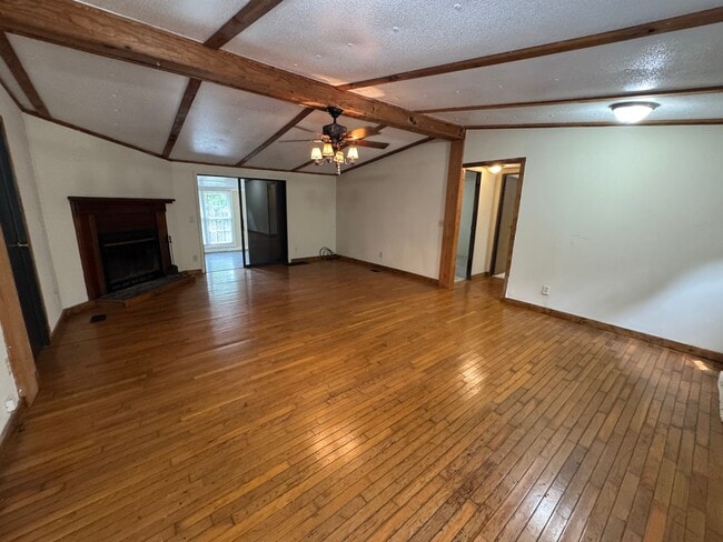 Building Photo - Private 3/2.5 Home with bonus room- $1,895